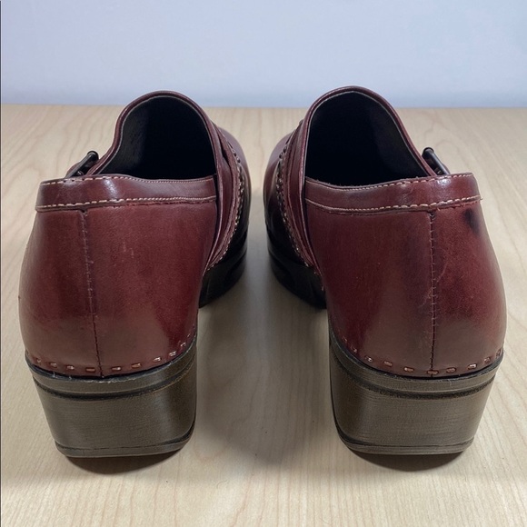 Sofft Burgundy Red Mules with Decorative Strap and Slip Resistant Sole - Picture 3 of 8